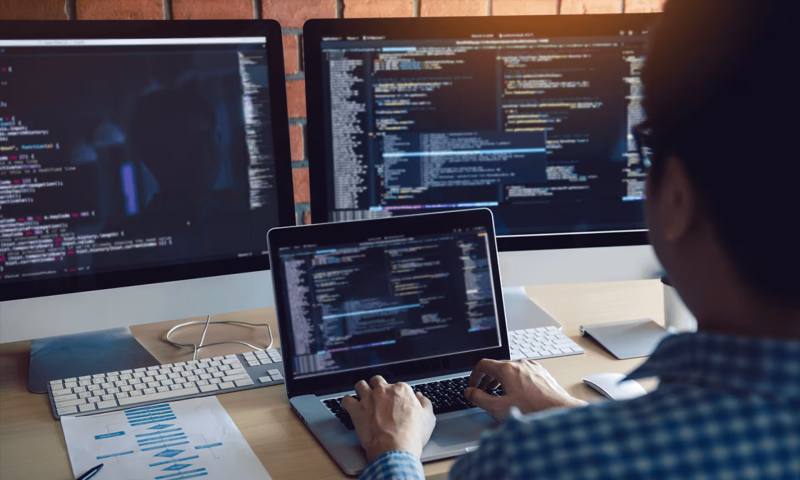数据科学选型：R与Python如何赋能谢通门县网站建设？